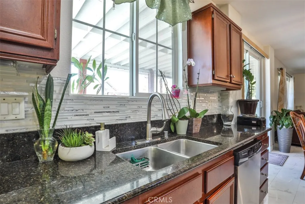 15474 Petunia Street, Fontana, California 92336 home-pic-17