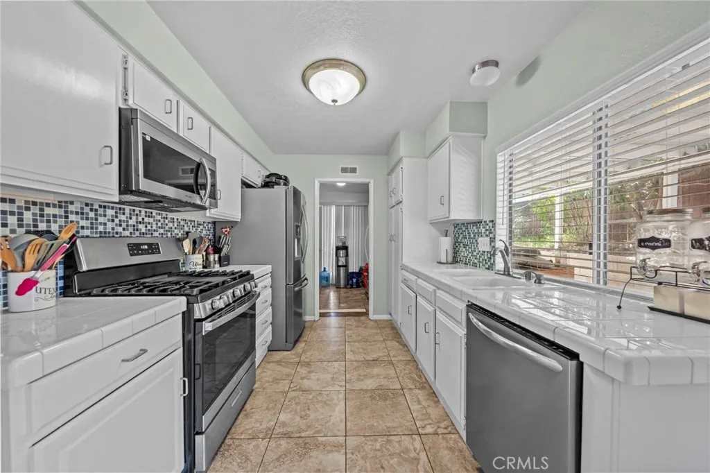 1871 Dawn Ridge Drive, Corona, California 92882 home-pic-2