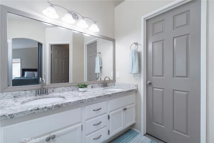 Double sinks, walk-in closet