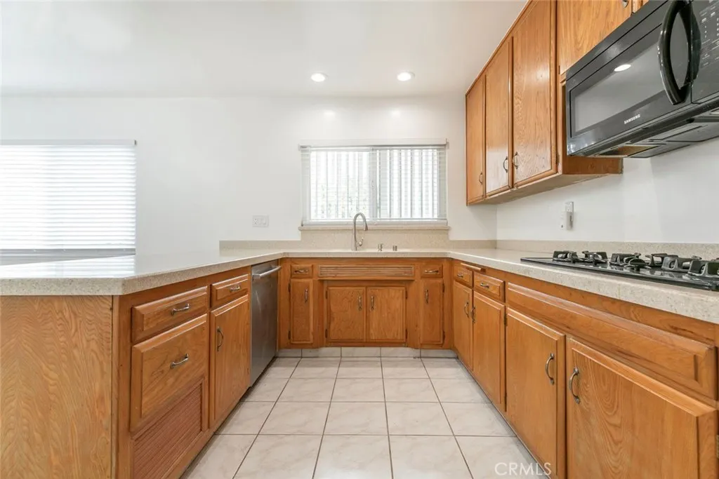 10415 Wish Avenue, Granada Hills, California 91344 home-pic-13