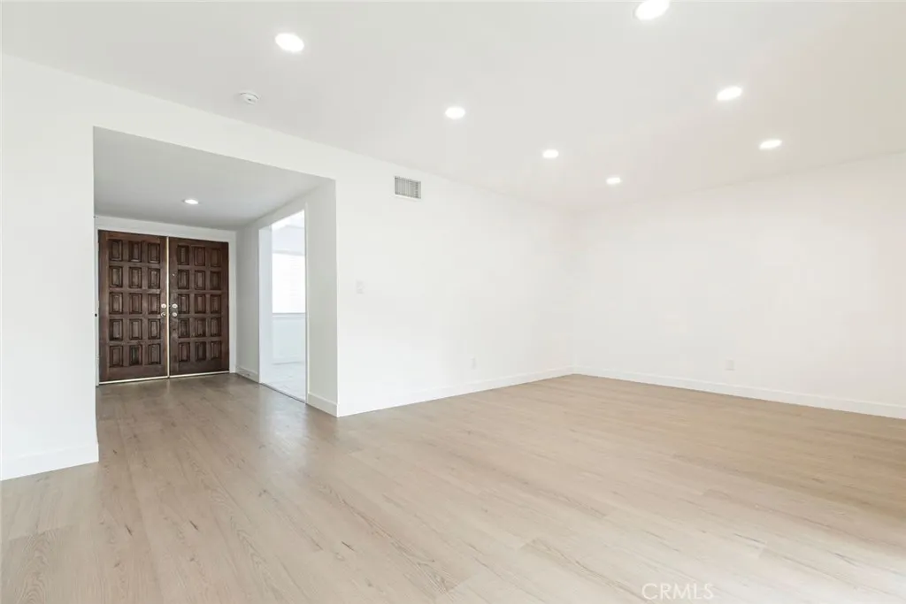 10415 Wish Avenue, Granada Hills, California 91344 home-pic-18