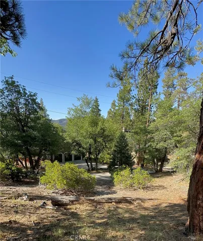 Street view to neighbors home on Maryland Road