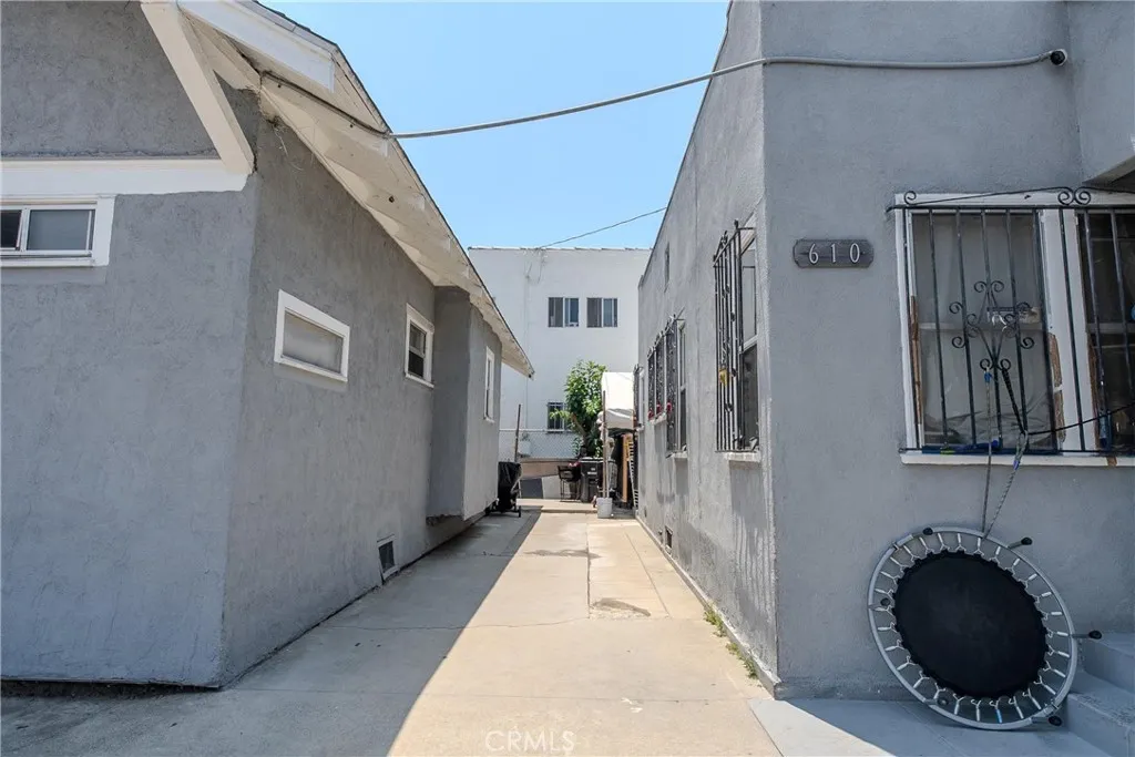 2500 Trinity Street, Los Angeles, California 90011 home-pic-10