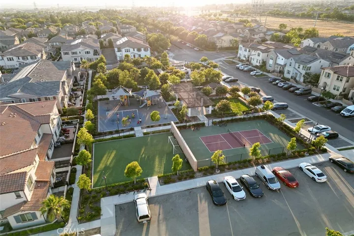 Active community with so many amenities including tennis, pickleball, basketball, swimming and more!!!