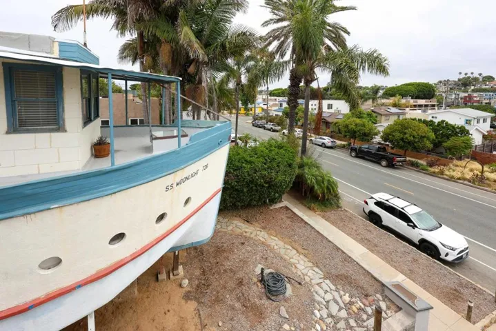 732 3rd Street, Encinitas, California 92024