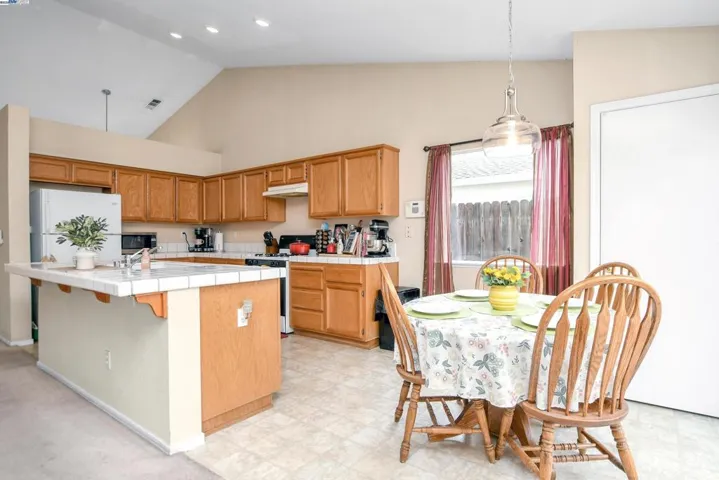 1218 Fetzer Ln, Oakley, California 94561