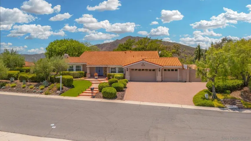 3445 Lomas Serenas Dr, Escondido, California 92029