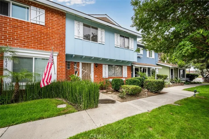 10158 Ascot Circle, Huntington Beach, California 92646