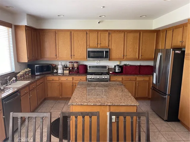 15341 Brianne Ln, Fontana, California 92336