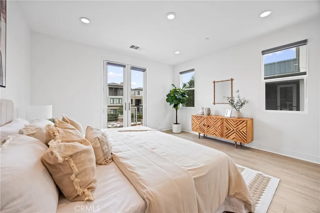 319 Novel, Irvine, California 92618 home-pic-18