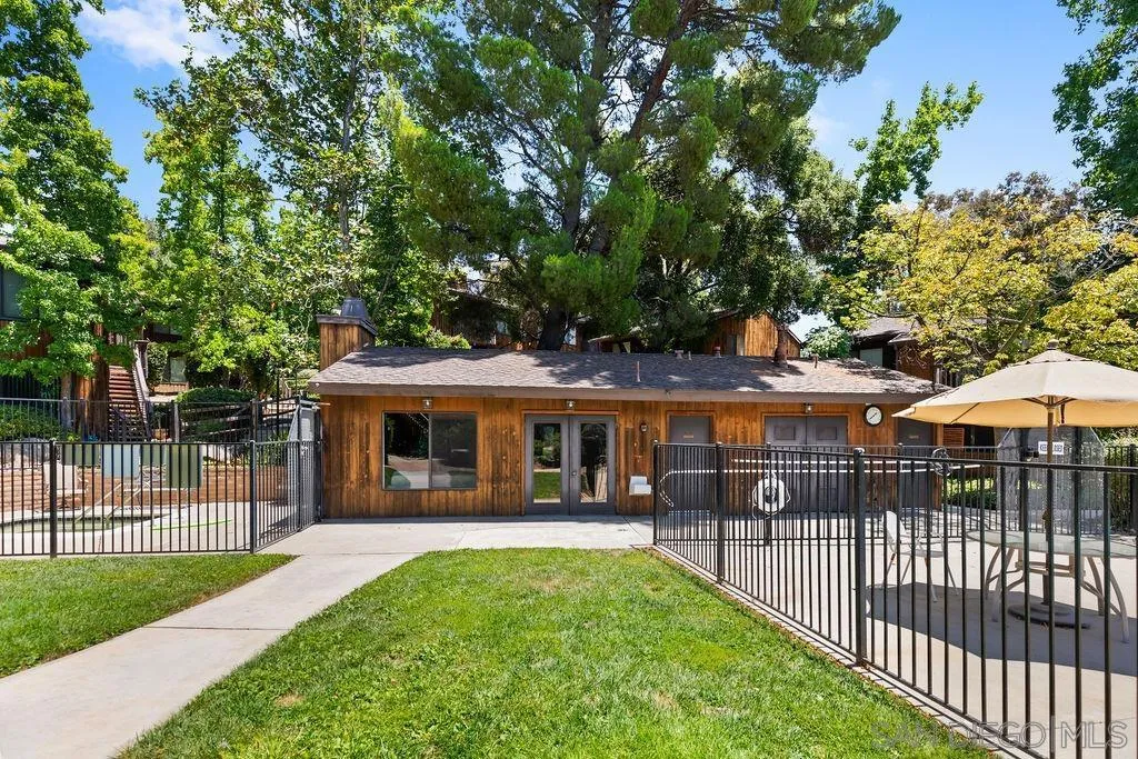 2157 Arnold Way 324, Alpine, California 91901 home-pic-26