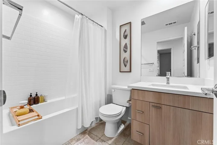 Upstairs hallway bathroom