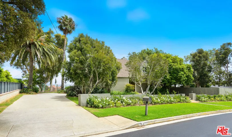 902 El Medio Avenue, Pacific Palisades, California 90272