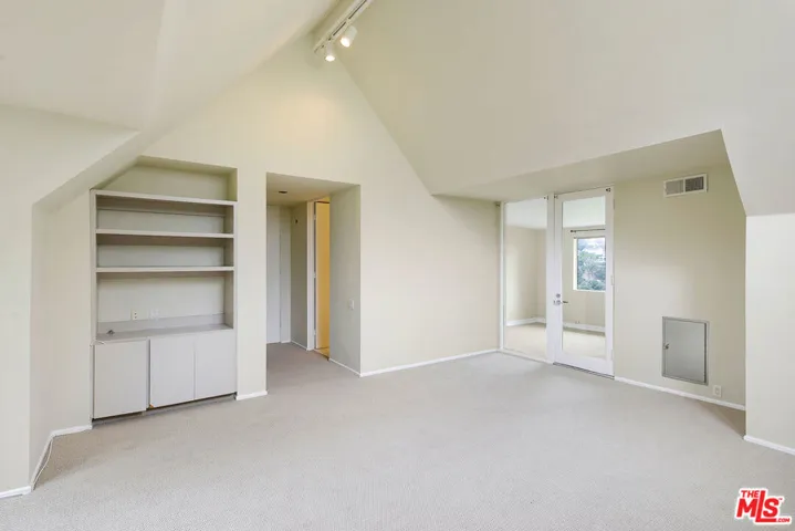 902 El Medio Avenue, Pacific Palisades, California 90272