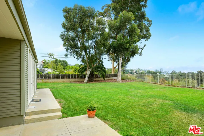 902 El Medio Avenue, Pacific Palisades, California 90272