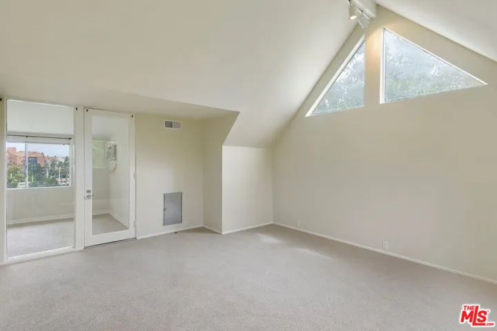 902 El Medio Avenue, Pacific Palisades, California 90272