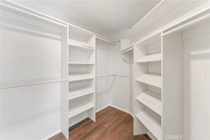 Primary suite walk in closet