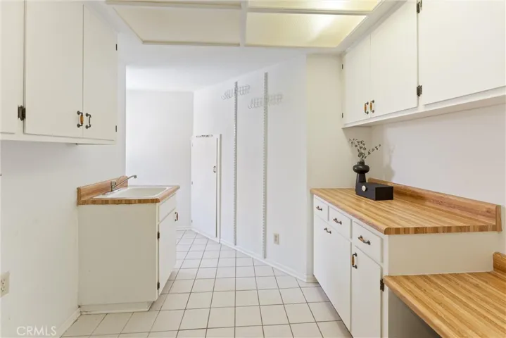 Downstairs Laundry room
