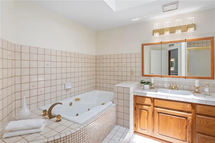 Primary ensuite bathroom