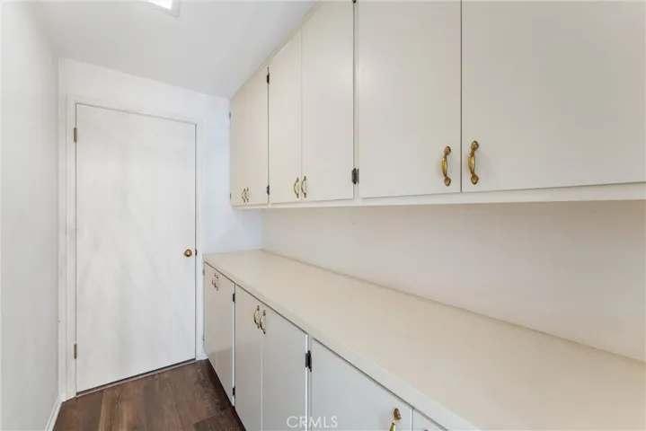 Storage and workcounter leading to bonus space