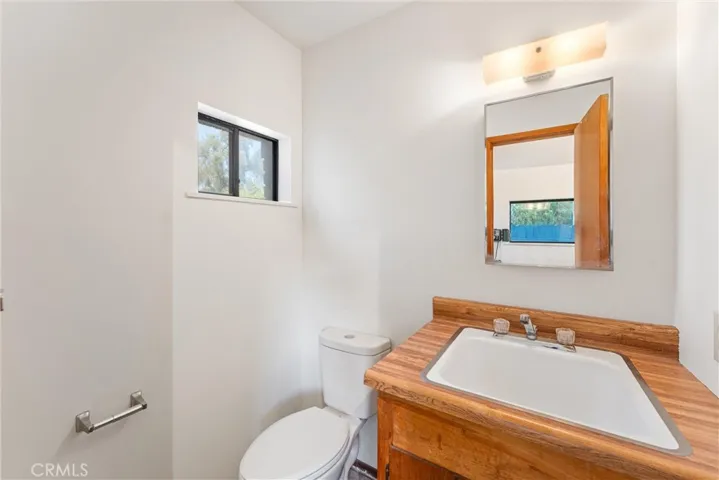 Washroom in 2nd garage