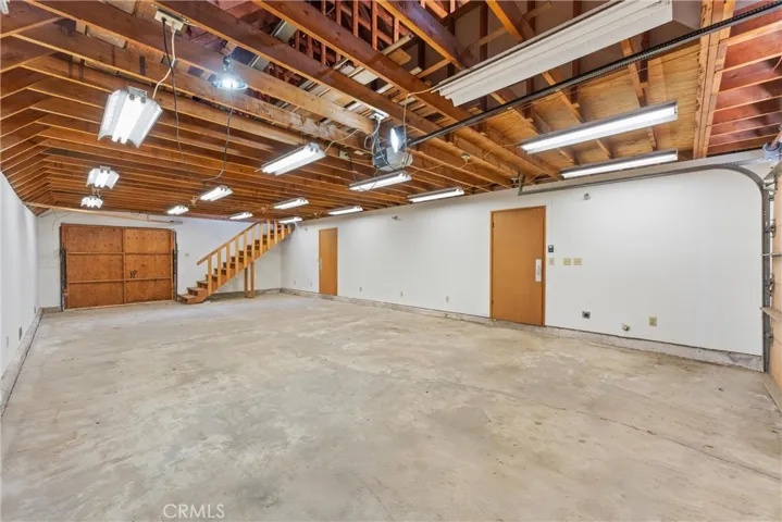 1200 sq foot 2nd garage with workspace and washroom and loft
