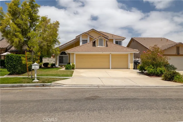 1211 Mayfair Drive, Corona, California 92882