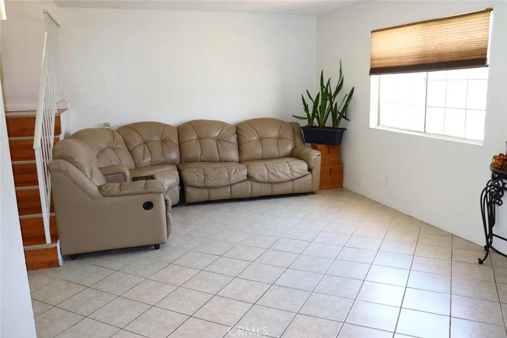 5009 E Avenue R11, Palmdale, California 93552 home-pic-2
