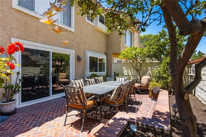 2461 Calle Montella, Tustin, California 92782