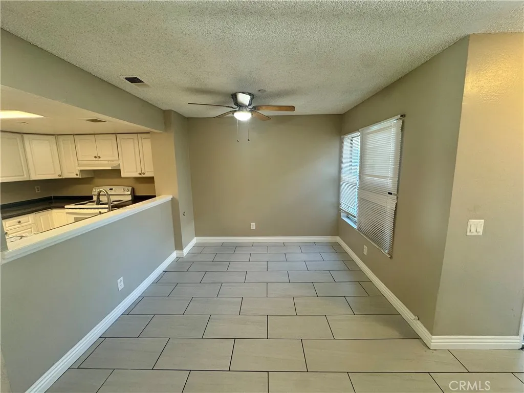 300 E Chestnut Avenue 301, Santa Ana, California 92701 home-pic-7