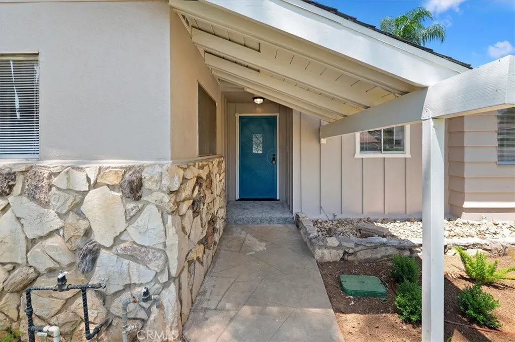 2111 Elsinore Road, Riverside, California 92506 home-pic-10