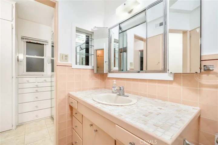 644 W 10th Street, Claremont, California 91711