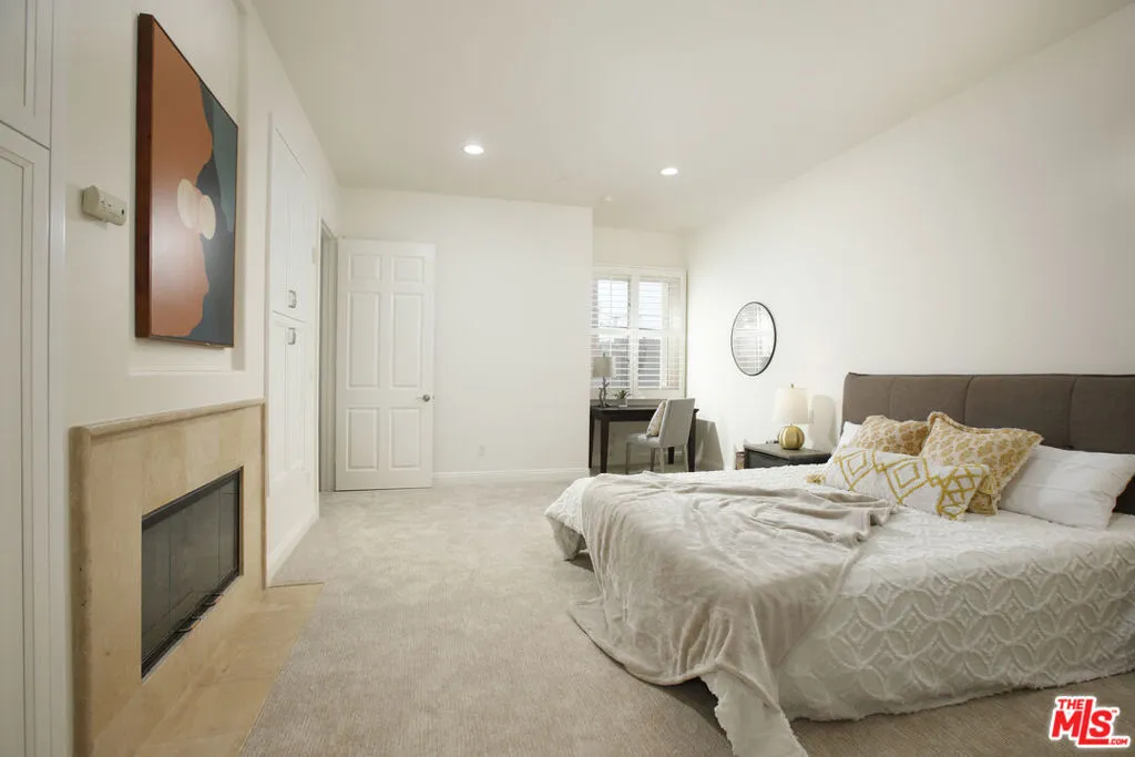 143 N Arnaz Drive 204, Beverly Hills, California 90211 home-pic-13