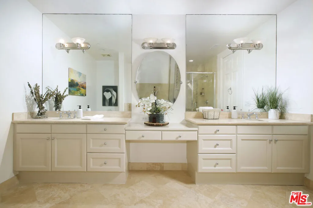 143 N Arnaz Drive 204, Beverly Hills, California 90211 home-pic-14