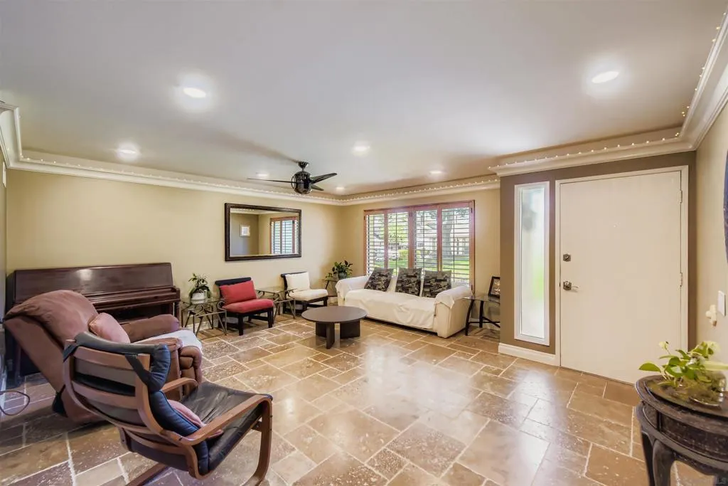10165 Gayuba Lane, San Diego, California 92124 home-pic-3