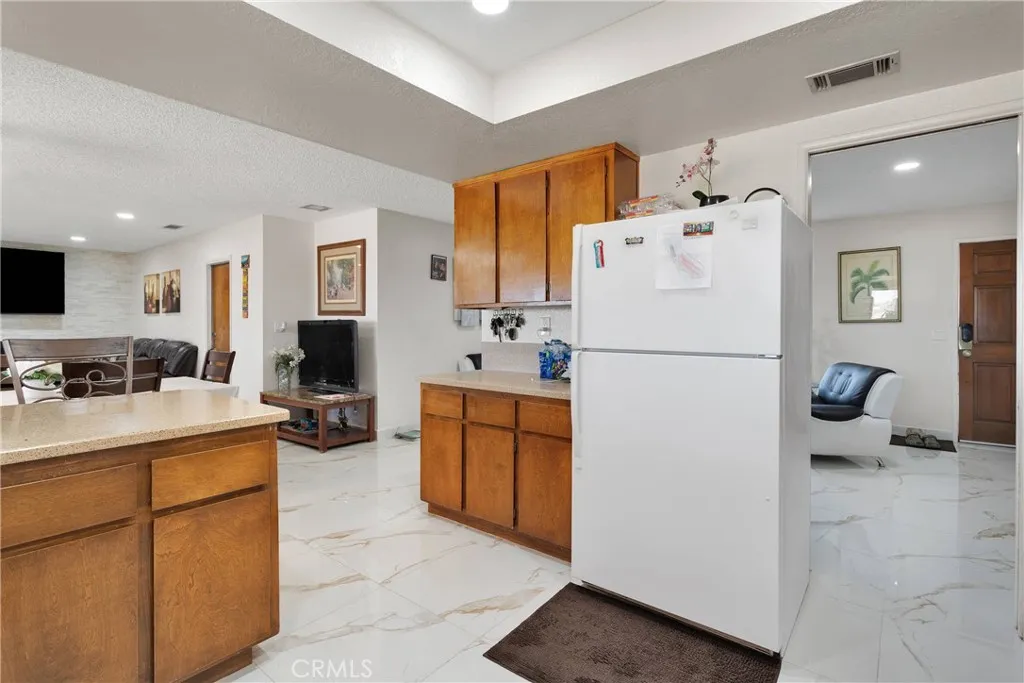 22035 Pahute Road, Apple Valley, California 92308 home-pic-13