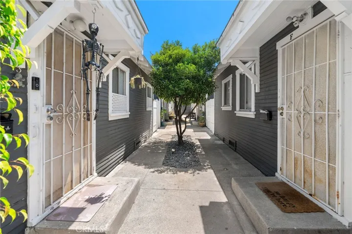 1424 Coronado Avenue, Long Beach, California 90804
