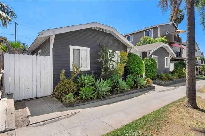 1424 Coronado Avenue, Long Beach, California 90804