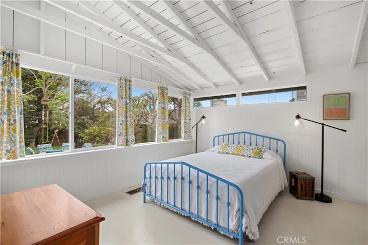 513 Oak Street, Laguna Beach, California 92651