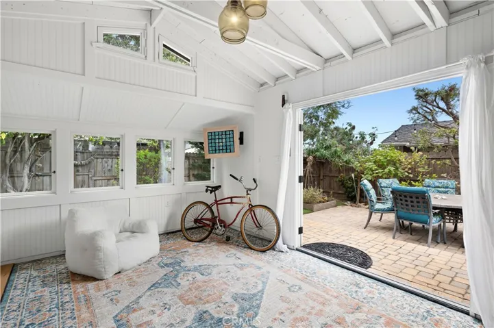 513 Oak Street, Laguna Beach, California 92651
