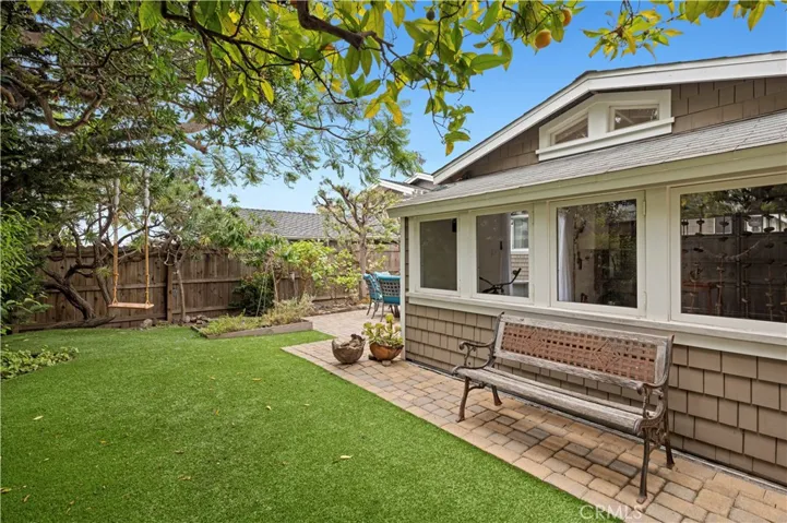 513 Oak Street, Laguna Beach, California 92651