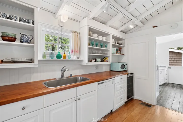 513 Oak Street, Laguna Beach, California 92651