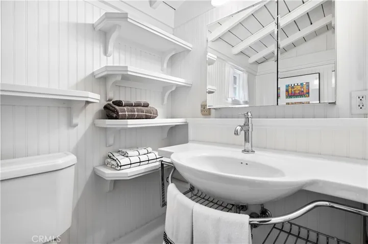 513 Oak Street, Laguna Beach, California 92651