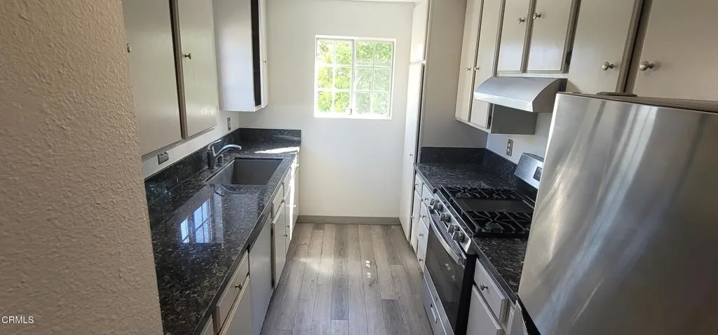 2077 Blackberry Circle, Oxnard, California 93036 home-pic-6