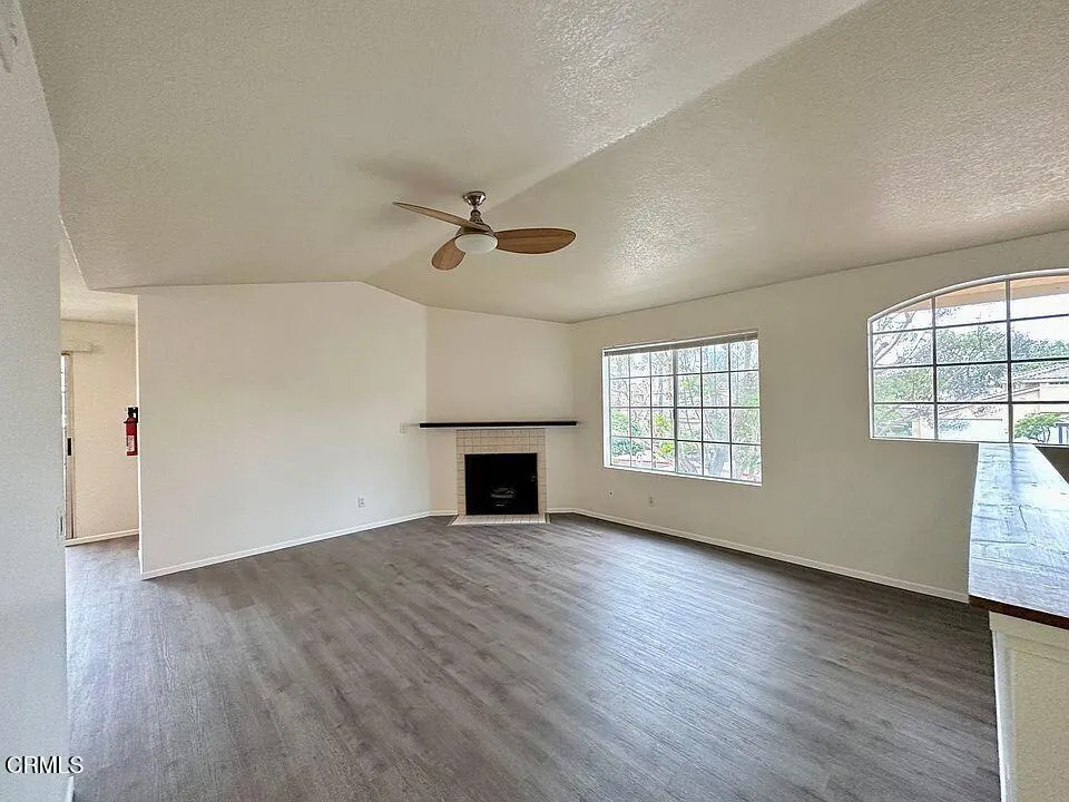 2077 Blackberry Circle, Oxnard, California 93036 home-pic-2