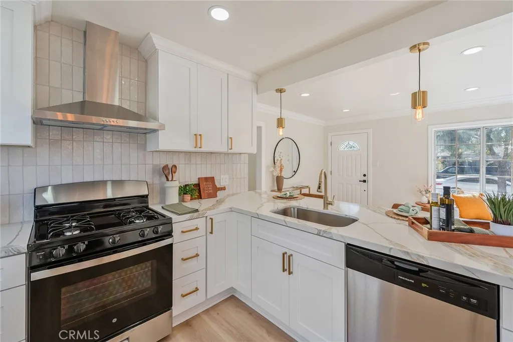 619 N Townsend Street, Santa Ana, California 92703 home-pic-8