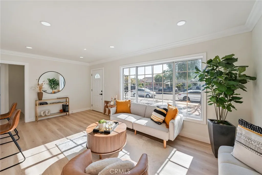 619 N Townsend Street, Santa Ana, California 92703 home-pic-3