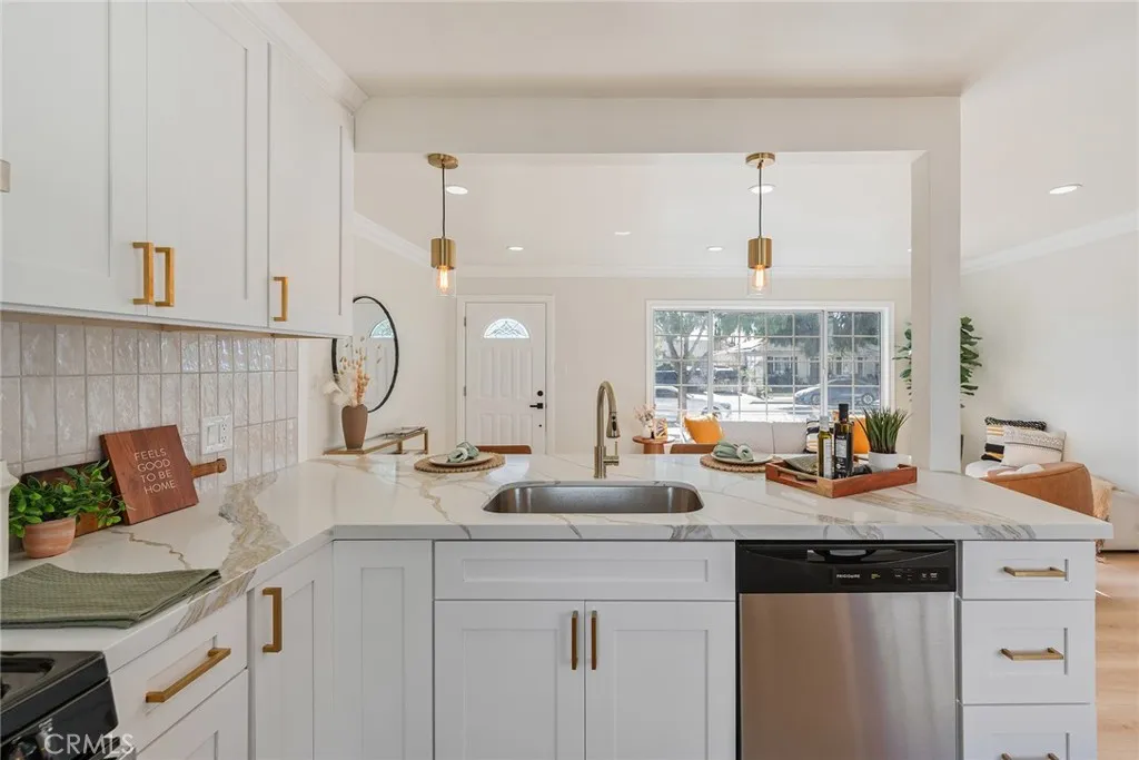 619 N Townsend Street, Santa Ana, California 92703 home-pic-7