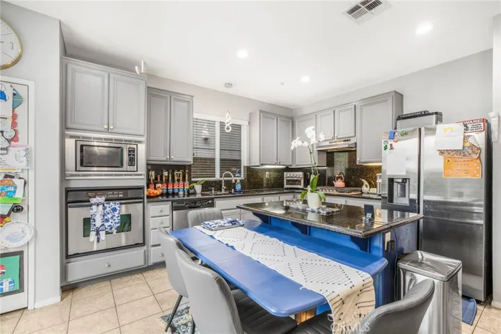 6209 Long Cove Drive, Fontana, California 92336