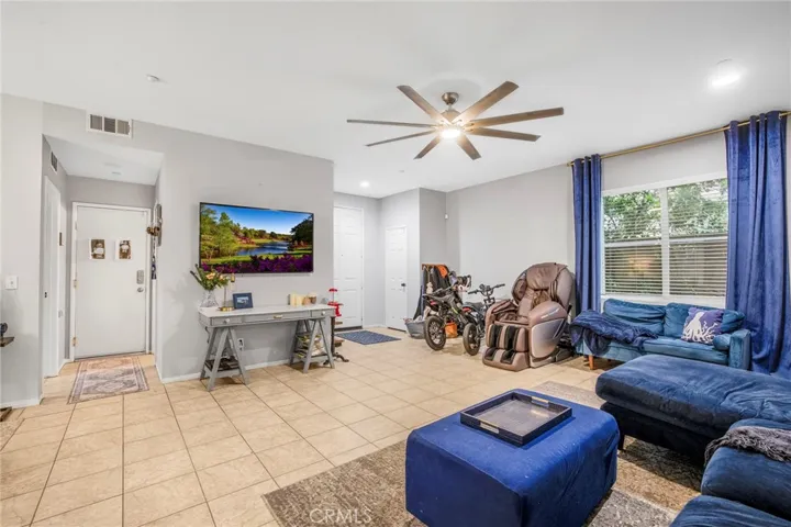 6209 Long Cove Drive, Fontana, California 92336